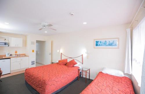 Albany Hotel | Albany Executive Motor Inn Limited