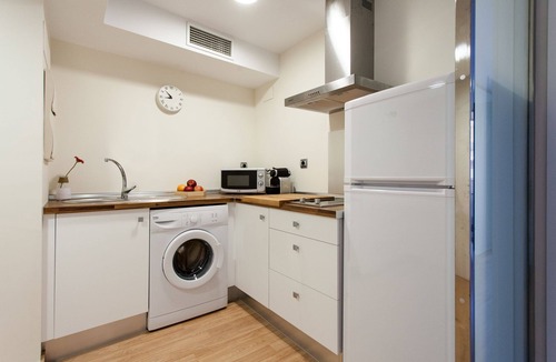 Alfalfa Apartment | Albareda 5 - One Bedroom Apartment, Sleeps 4