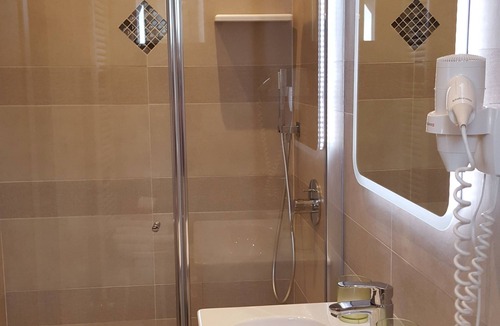 Brenzone sul Garda Hotel | Albergo Pace