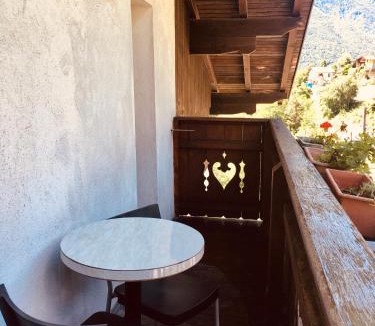 Moio de' Calvi Hotel | albergo panoramico