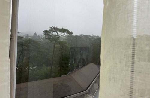 Baguio Condo | Albergo: Pine Trees & Cool Weather by VERA