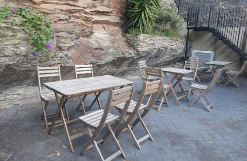 Lourenza Hostel | ALBERGUE CASTELOS