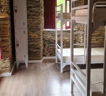 Lourenza Hostel | ALBERGUE CASTELOS