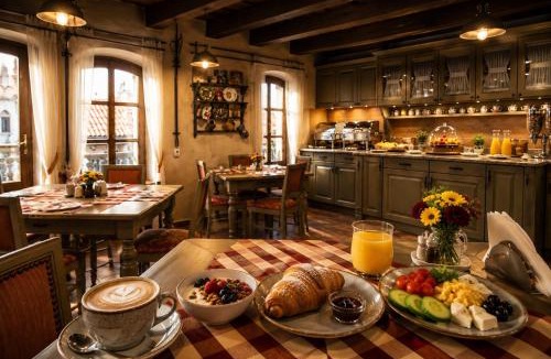 Brasov City Centre Apartment | Albert Authentic Suites Brasov - Tâmpa Views