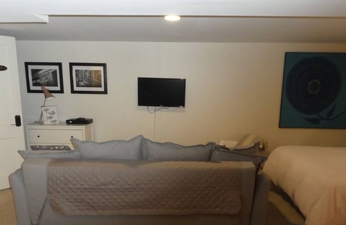 Alberta Arts District Apartment | Alberta Arts District Private Short-Term Basement Apartment