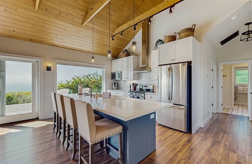 Albion House | Albion Ridge Overlook - Luxury & Modern