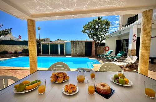 Urbanizacao dos Calicos Villa | Albufeira Summer Villa 1 by Homing