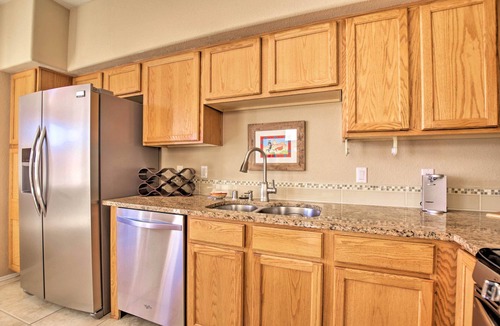 Northeast Heights Condo | Albuquerque Condo w/Yard - 9 Mi to Old Town!