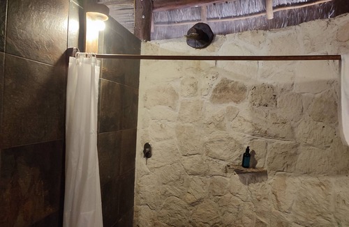 Puerto Morelos Hotel | Aldea Maya-Ha Cabañas con cenotes