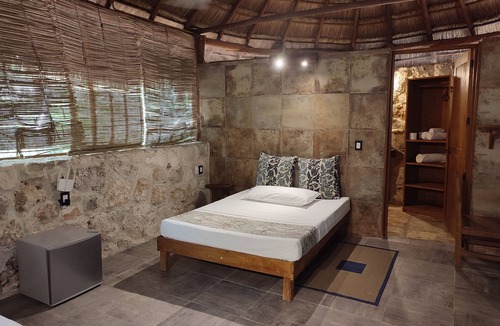 Puerto Morelos Hotel | Aldea Maya-Ha Cabañas con cenotes