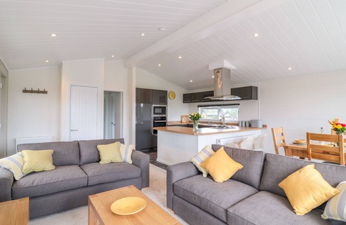 Kingsteignton Cottage | ALDER LODGE, pet friendly, with pool in Newton Abbot
