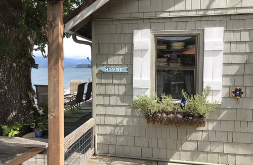 Union Cottage | Alderbrook Area Waterfront Beach Cottage, All Season Escape- Spectacular Views!