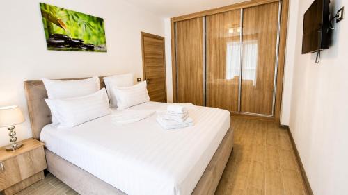 Mamaia-Sat Apartment | Ale Sea Eddea by ALZ Beach Resort - Apartament langa plaja cu vedere la mare & piscina in Alezzi
