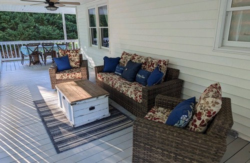 Clarkesville House | Alec Mountain Retreat-w/fresh blueberries for the picking & a dream kitchen!