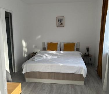 Fagaras House | Alex House