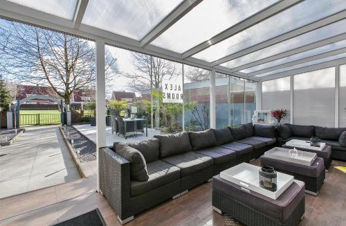 Zwanenburg House | Alex Rooms