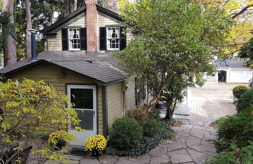 Old Town Historic District House | Alexander Mckee House - Best location in Old Town, Niagara-On-The-Lake!
