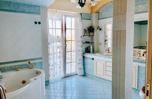 Collecorvino Bed & Breakfast | Alexander's Home