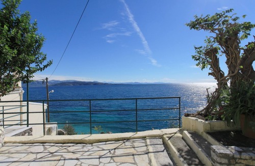Katavolos Apartment | Alexandra Studio, sleeps 2, just a breath away from Kaminaki beach