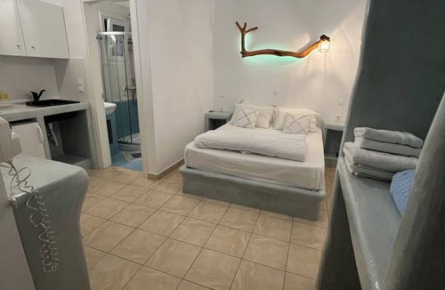 Ag. Georgios Hostel | Alexandras studios