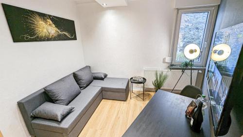 Stuttgart Apartment | ALFA 4 Zimmer Apartment 8 Personen TV WIFI WM I 4BR 7Beds I 8 people I Kitchen l Bathroom