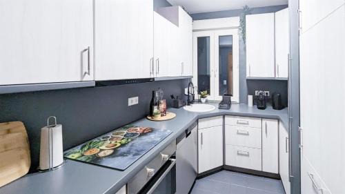 Stuttgart Apartment | ALFA 4 Zimmer Apartment 8 Personen TV WIFI WM I 4BR 7Beds I 8 people I Kitchen l Bathroom