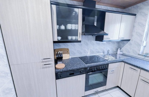 Stuttgart Apartment | ALFA Stuttgart 3BR 6people Bosch/Porsche INET WIFI