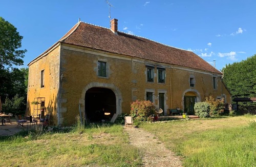 Sainpuits House | Alfred and George, Le Gîte