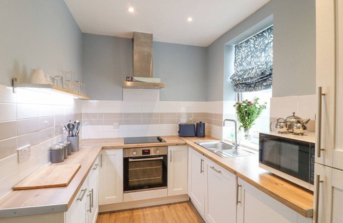 Alfreton Cottage | ALFRETON COTTAGE, pet friendly, with a garden in Alfreton