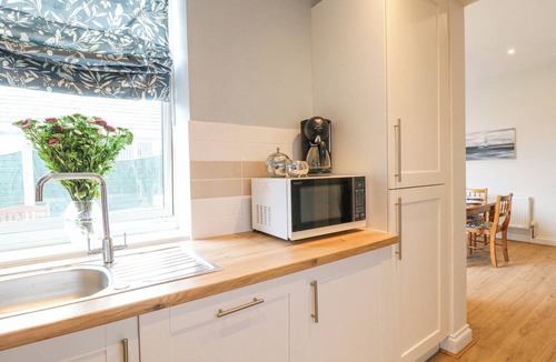Alfreton Cottage | ALFRETON COTTAGE, pet friendly, with a garden in Alfreton