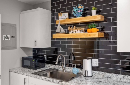 Pearl Beach Apartment | Algonac 2BR on the North Channel with Boat Parking