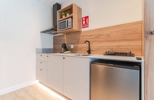 Plaza de Toros-Doctores-San Lazaro Apartment | Alhambra Apartment. Modern, bright, and ideally located.