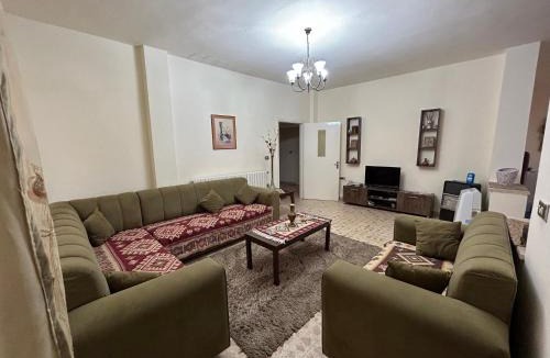Madaba Apartment | Alice & Andrew Apt. Few Steps to Madaba Old City Center