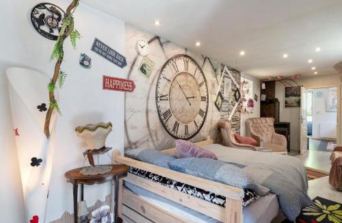 Muhlbach Apartment | Alice im Wunderland