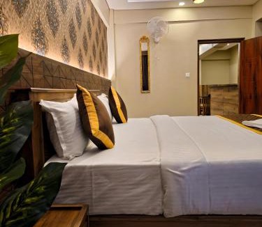 Sulthan Bathery Hotel | Alicos Residency