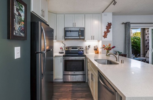 Kailua-Kona Condo | 🌴Alii Villas 109 Newly remodeled. Easy access to pool and parking 🌴
