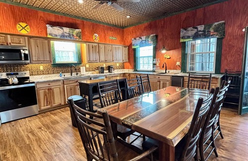 Shenandoah House | All Aboard for a stay you wont forget. Trestle View, get your tickets now.