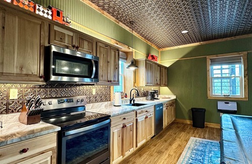 Shenandoah House | All Aboard for a stay you wont forget. Trestle View, get your tickets now.