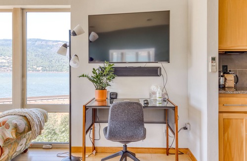 Mosier Condo | All About the View - Walk to River, Town, & Trails in Quaint Mosier