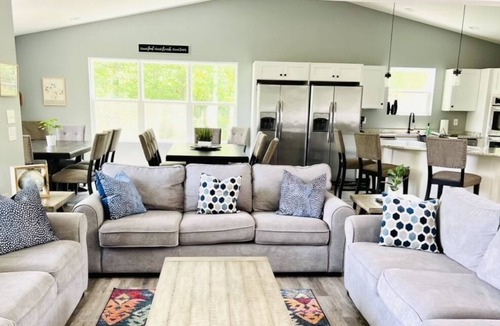 Lakeside Estates House | ALL DECKED OUT- New Lake View Home. Private Dock. Hot Tub. Golf Cart
