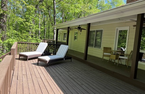 Cliftondale House | ALL DECKED OUT Secluded Spacious home with POOL Close to the city !