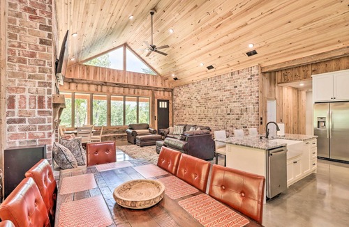 Edgemont House | All-Encompassing Lakehouse w/Modern Accents!