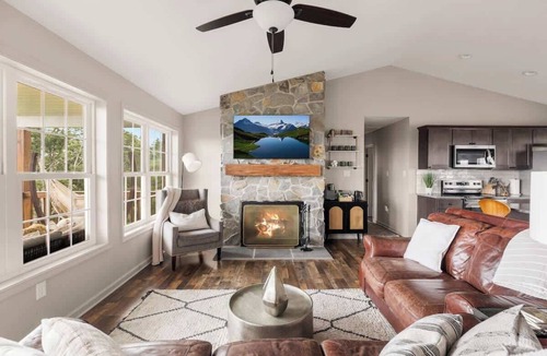 Front Royal Cottage | All-Inclusive 4BR Mountain Views Hot Tub