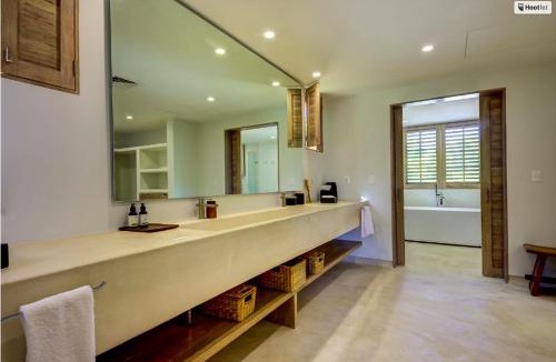 Zona Hotelera Villa | All Inclusive beachfront Villa in Tulum beach