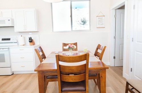 Emigrant House | All new inside, 3-bedroom house, WiFi, AC beautiful Paradise Valley Yellowstone