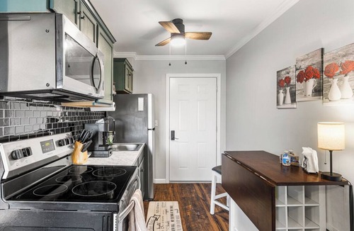 Wallingford Center Apartment | All New Studio apartment in center of town