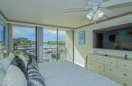 Trailer Estates Hotel | ALL-NEW Waterfront with Balcony, Pool, Tiki Bar, Gym