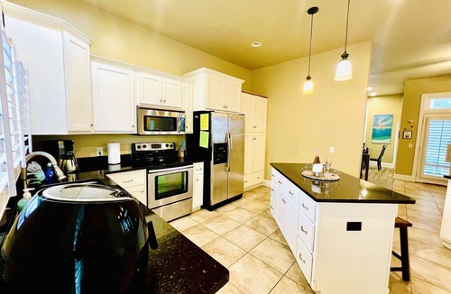 Gulf Lagoon Beach House | ALL NEW2026 BKNGS GET 1FREE NIGHT‼️BEACHHOUSE-POOL,VIEWS,7BR,4BA,2 KITCH,SLEEPS23