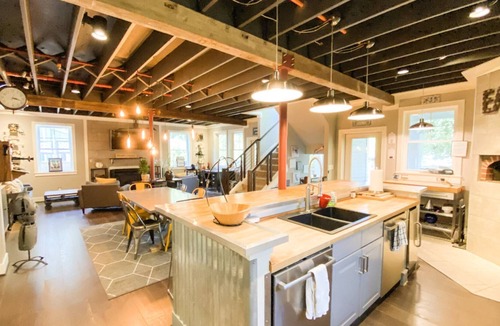 Eastport House | All newly renovated Eastport Retreat - private back patio with parking