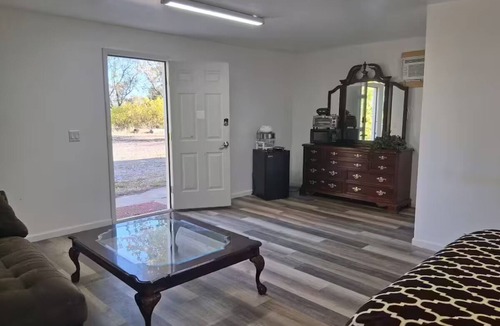 Oak Grove Apartment | All One Level Studio-Oak Grove